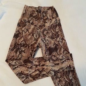 AERIE Offline real me HI-RISE legging NWOT